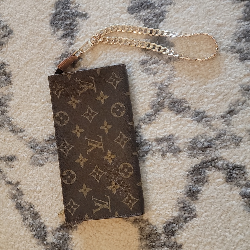Louis Vuitton GM Bucket Pouch